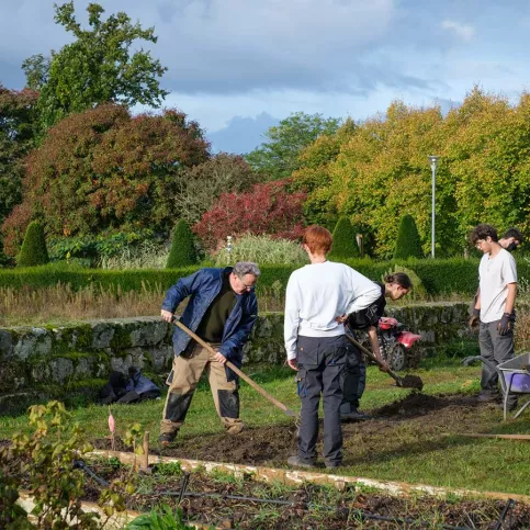 Jardiniers paysagistes au Campus Saint-Antoine